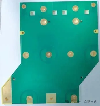 Uniwell Circuit trenca barreres amb un PCB de 6,3 mm de gruix amb 8- capa de 420μm de coure Stackup*